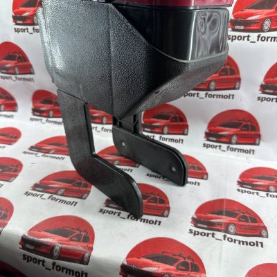 کنسول وسط دو لیوان لوکس